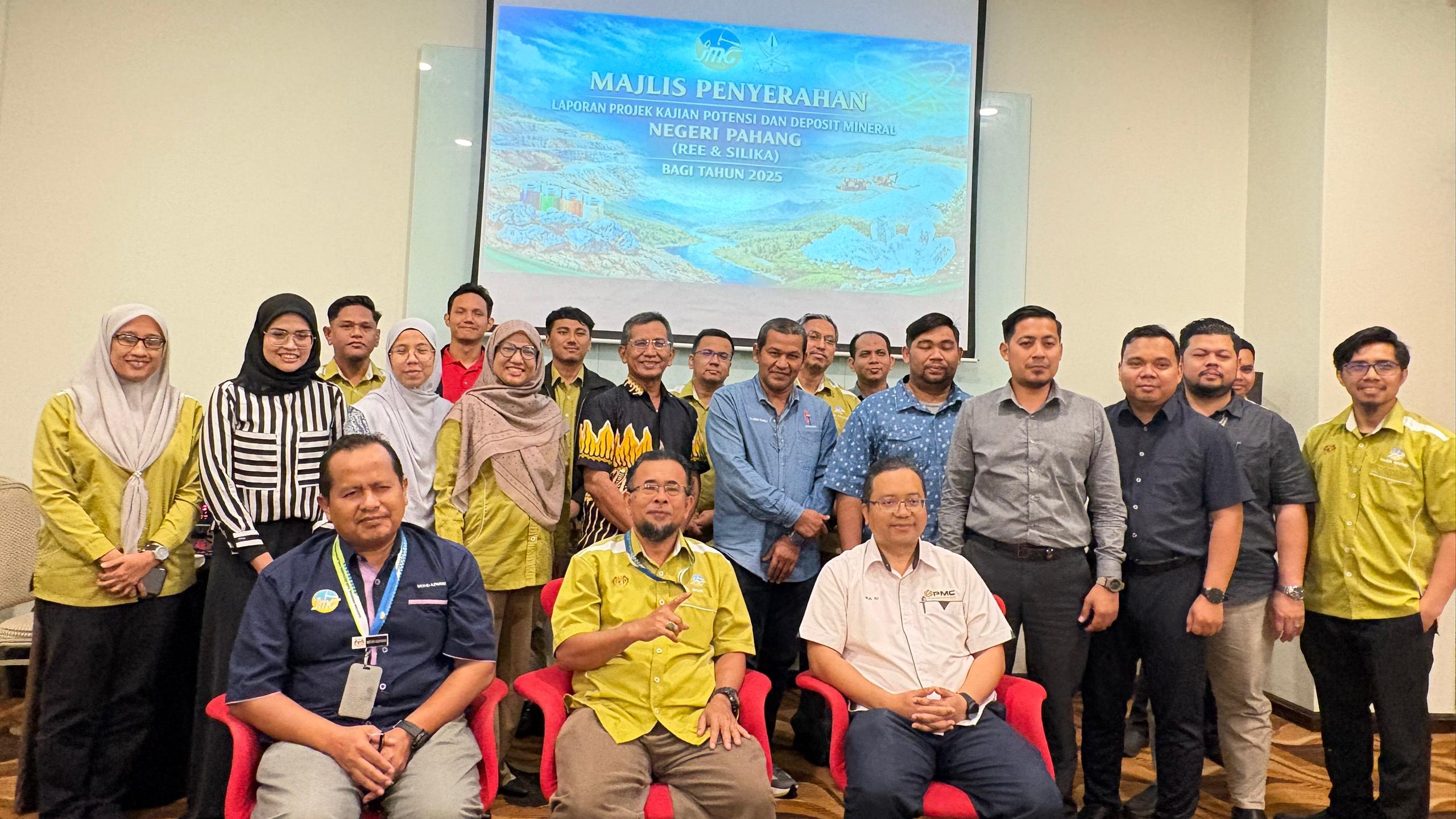 Majlis Penyerahan Laporan Projek Kajian Potensi dan Deposit Mineral (REE & Silika) Negeri Pahang Tahun 2025 Kepada Pihak Kerajaan Negeri Pahang